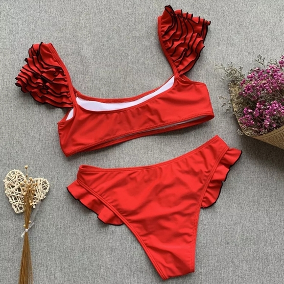 New Sexy Red Ruffle Shoulders Bikini Set Swimsuit - Picture 4 of 7